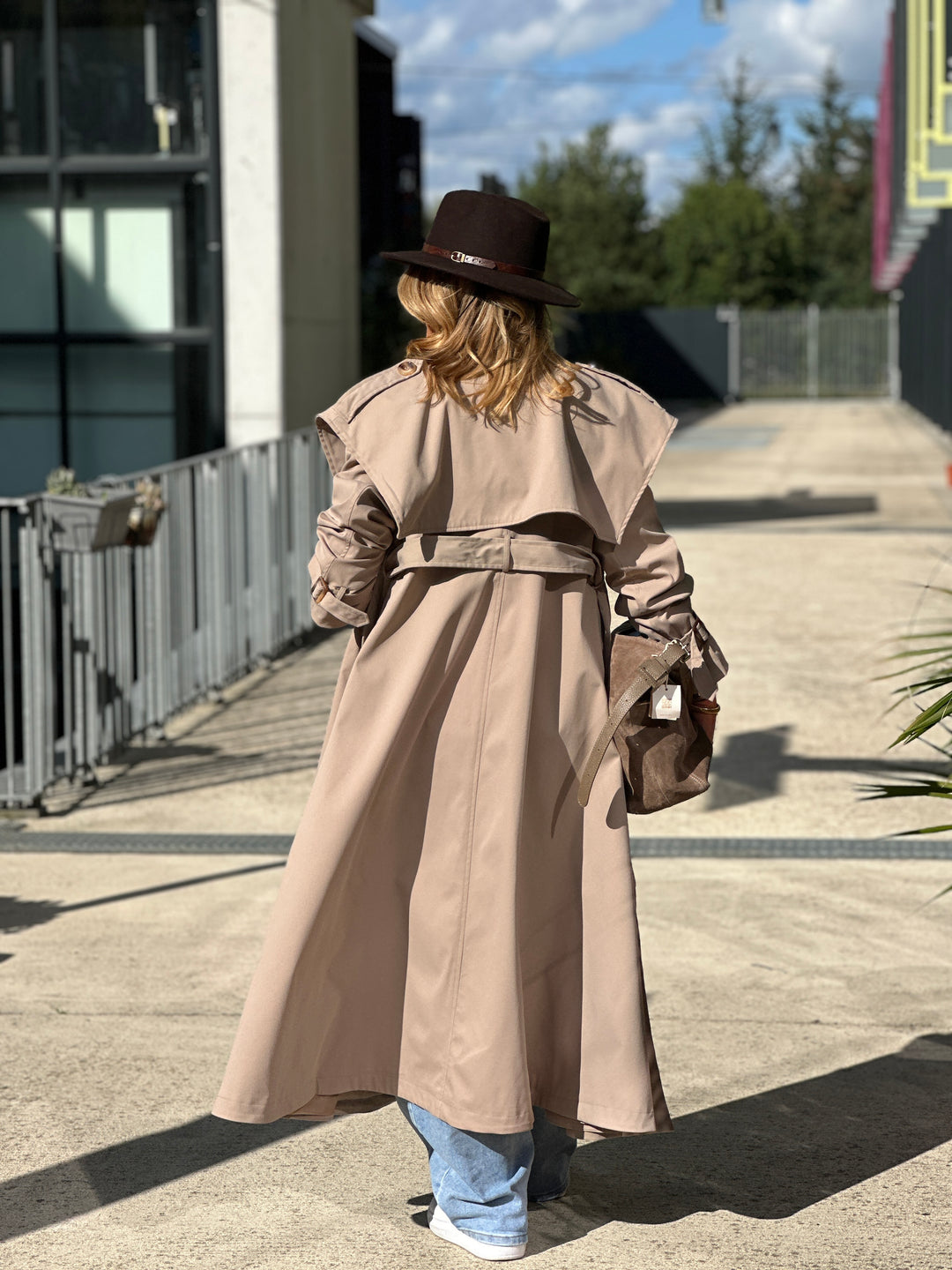 Trench long taupe avec cape 3159