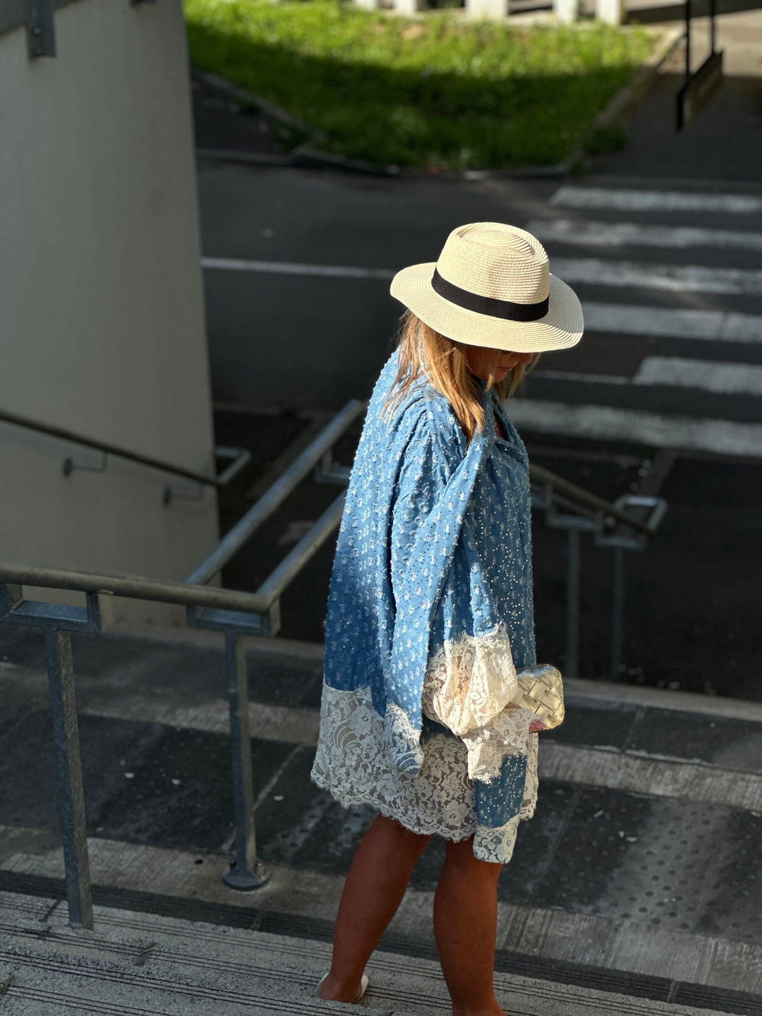 Robe jean bleue foncé avec broderie  R5910