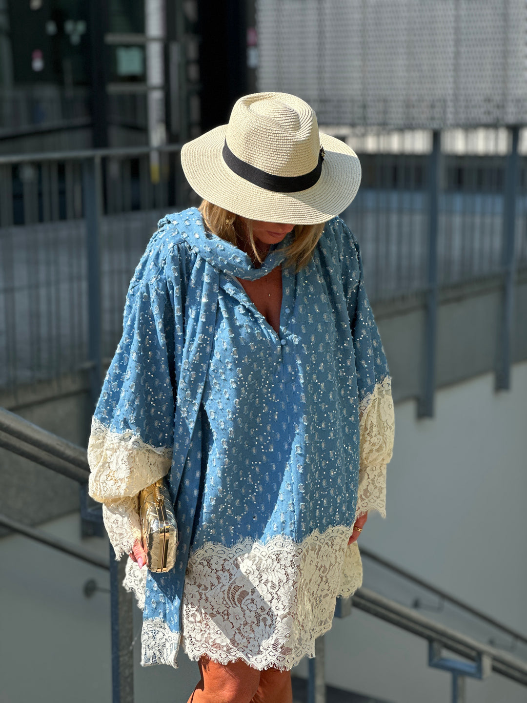 Robe jean bleue foncé avec broderie  R5910
