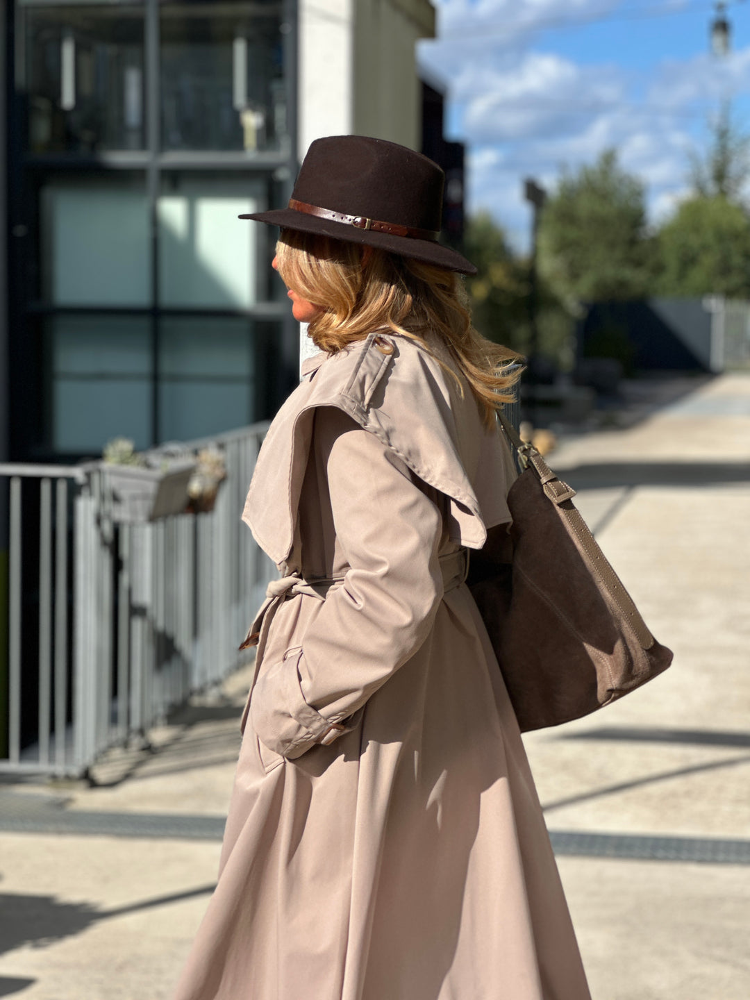 Trench long taupe avec cape 3159
