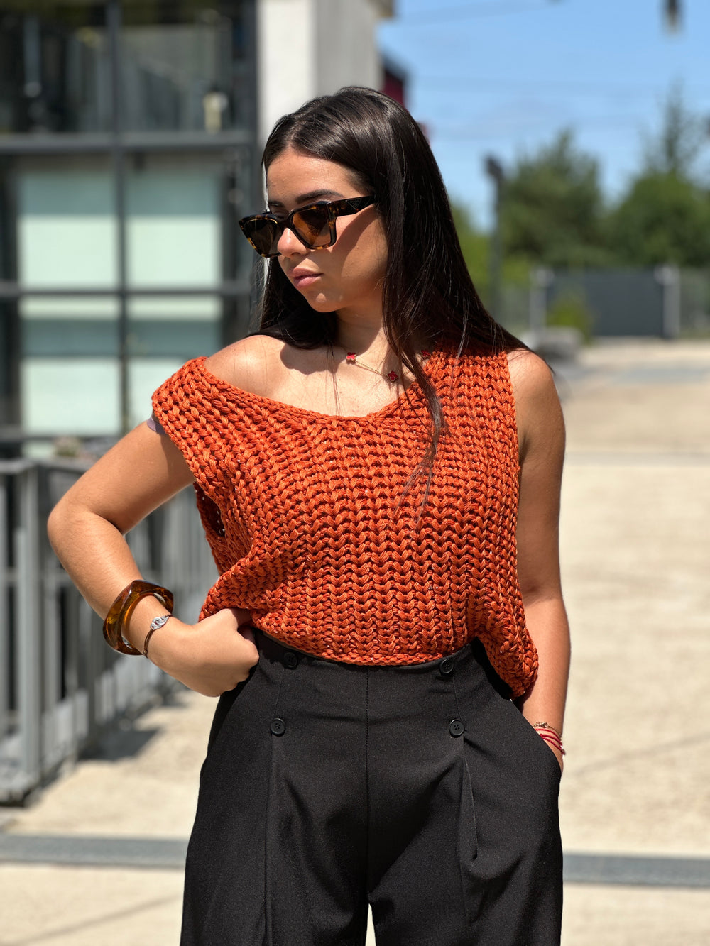 Pull sans manches strass 6024