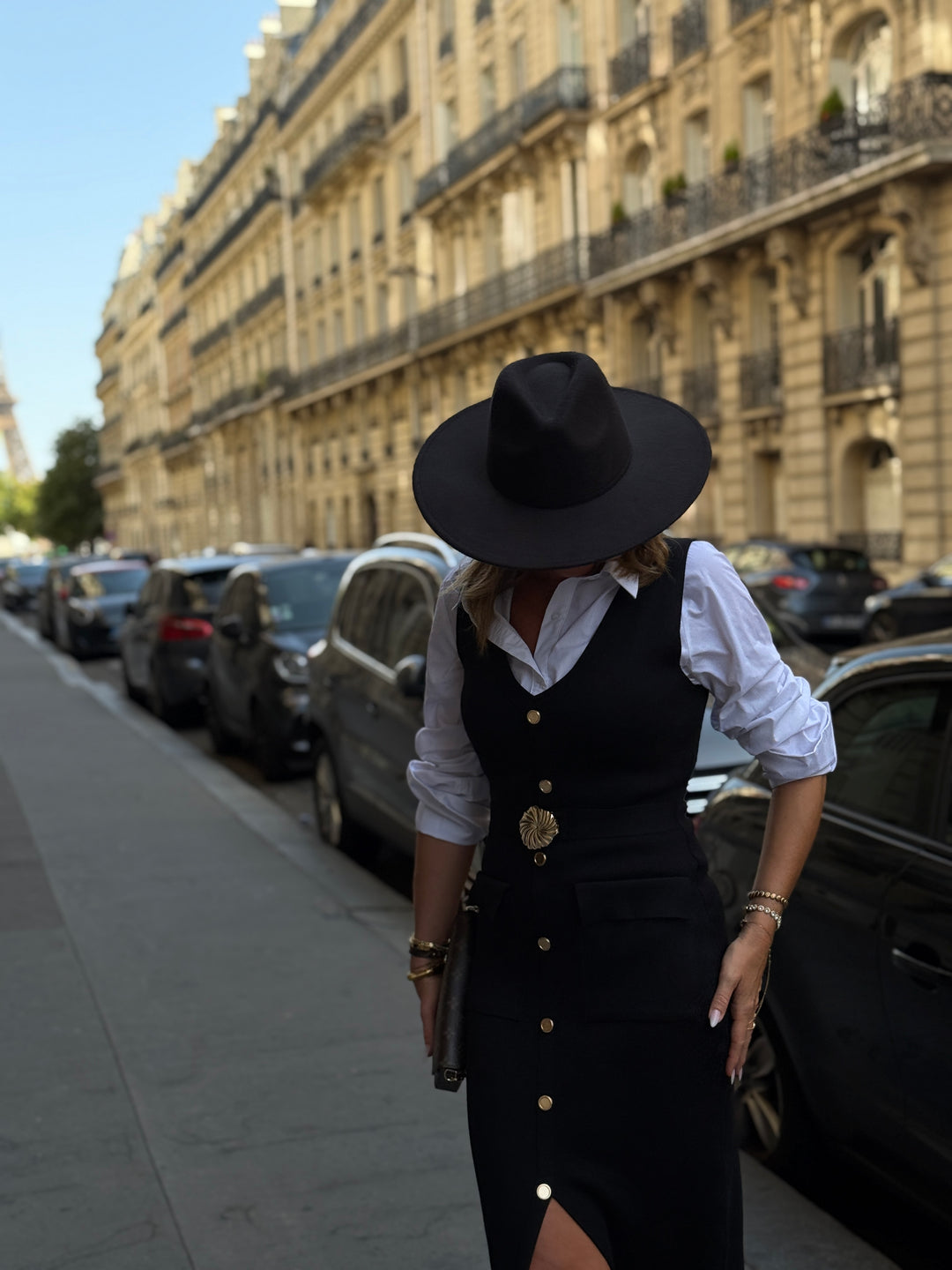 Robe noir ceinture or y517