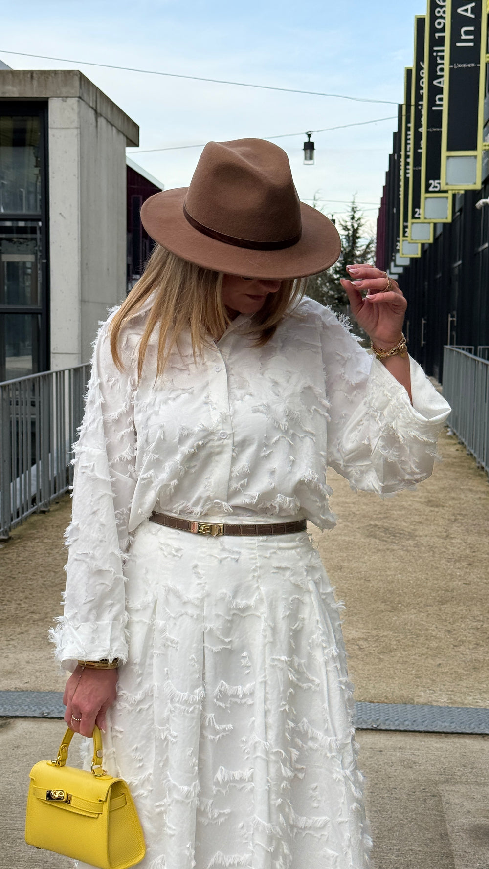 Ensemble chemise+jupe blanc 8552