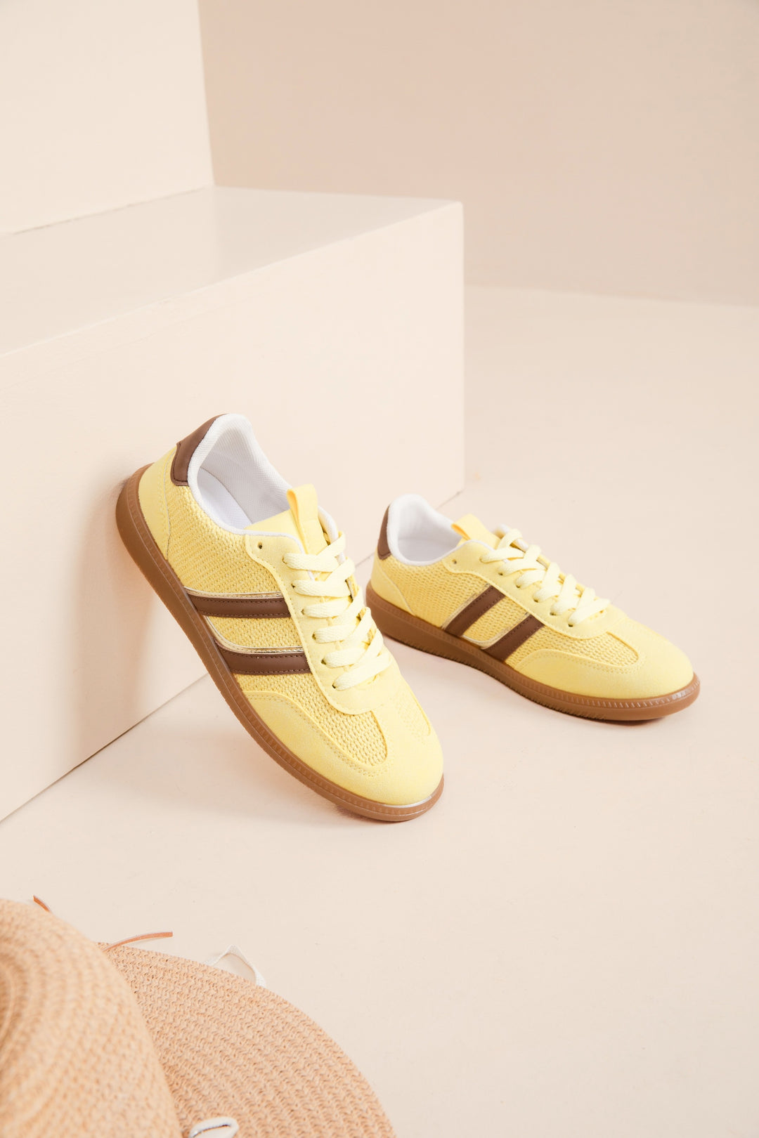 Basket Jaune bande 9203