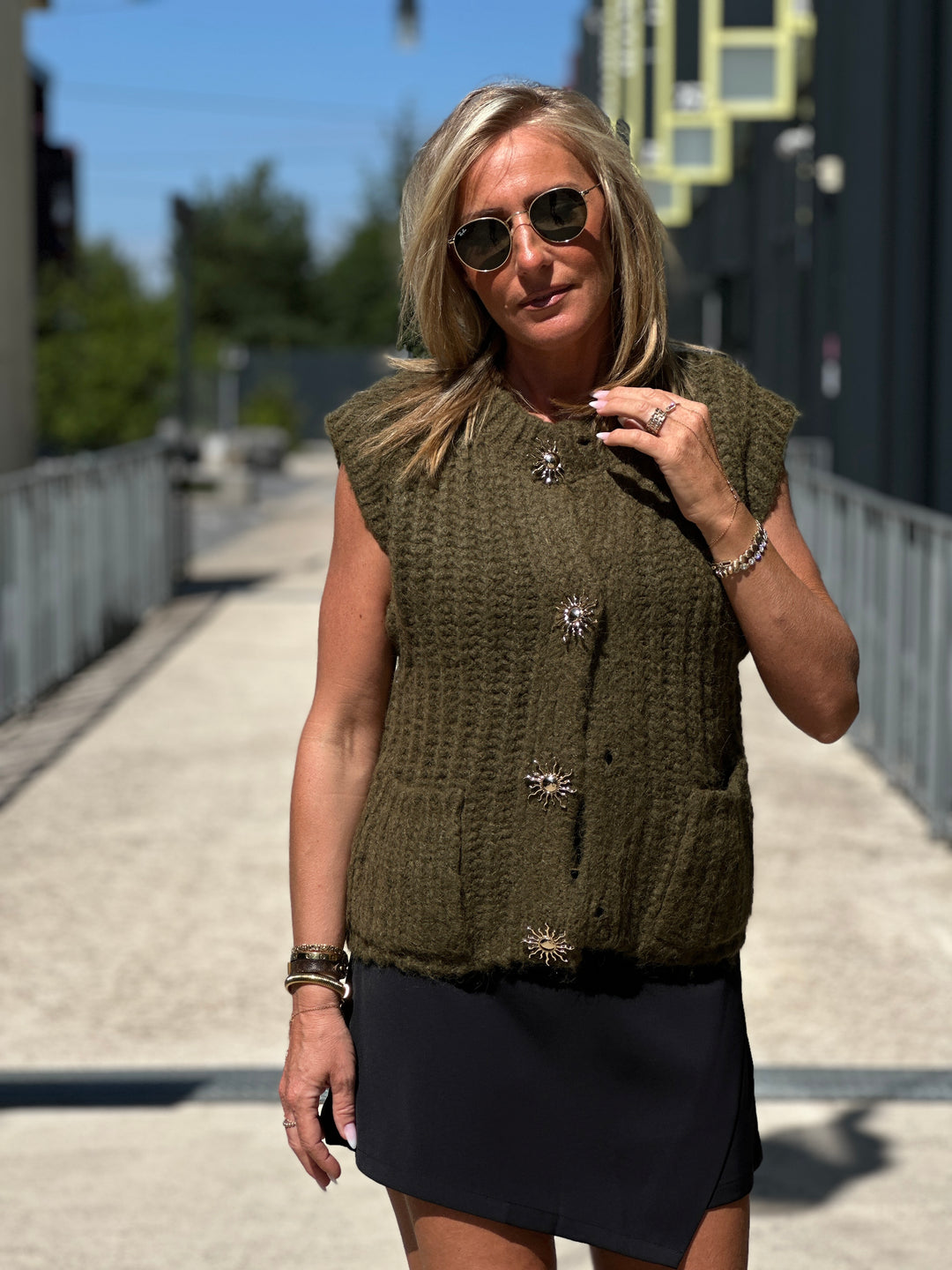 Gilet sans manches poches et boutons soleil 1771