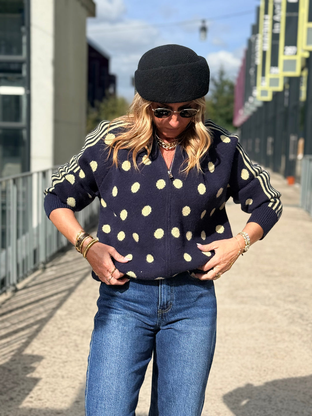 Pull gilet à pois bleu marine 2719