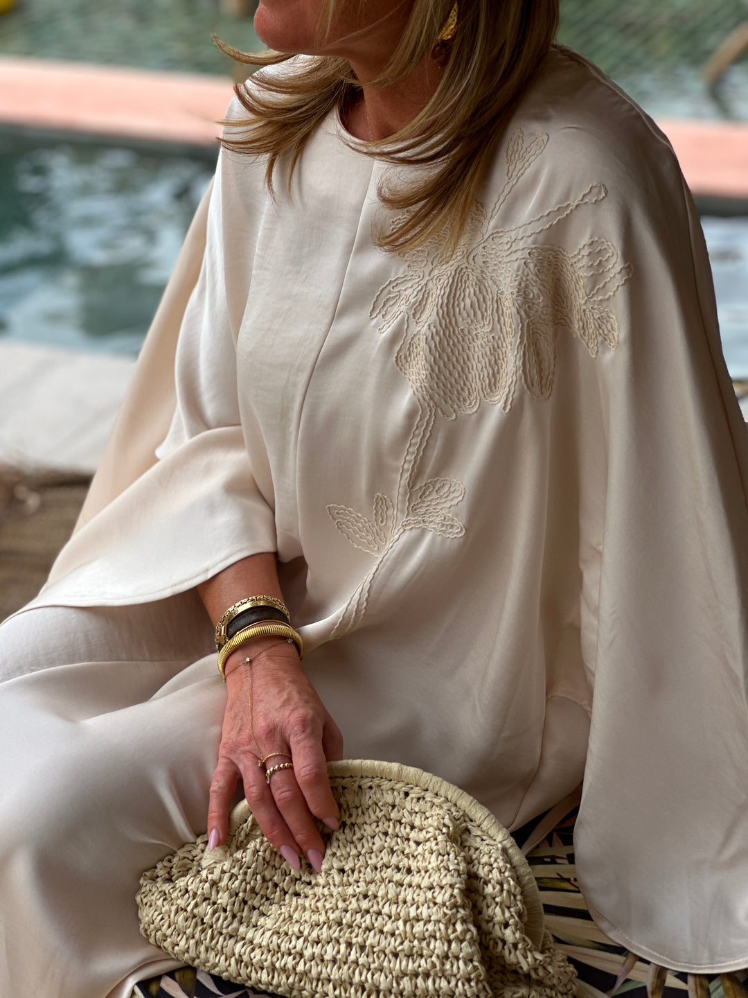 Robe effet soie brodé Beige/ PF265