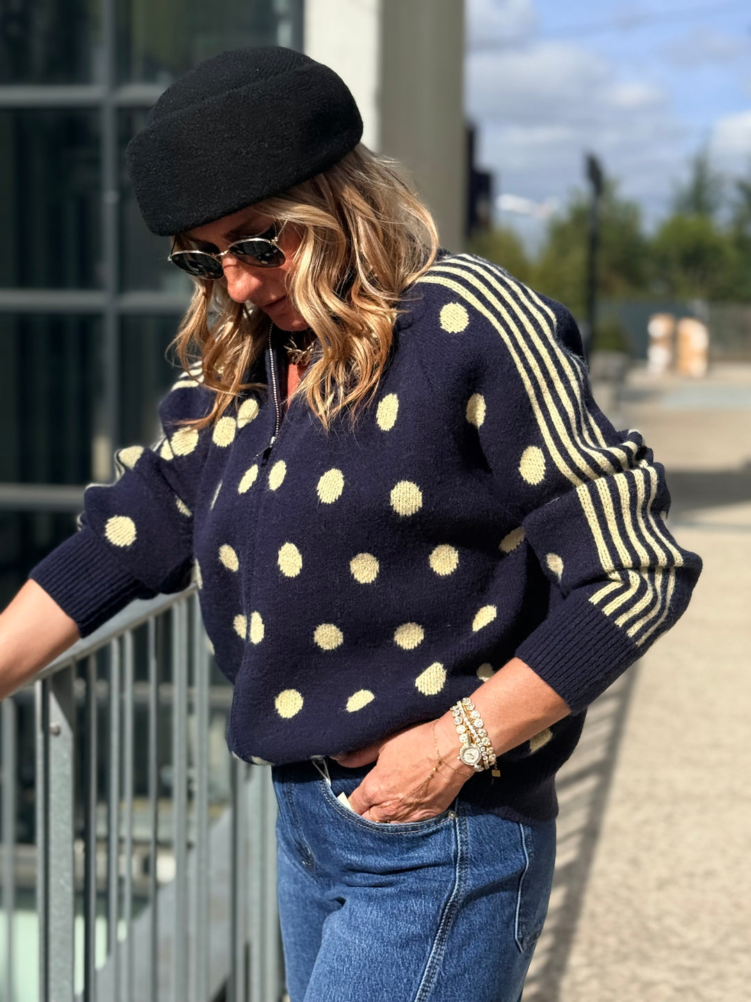 Pull gilet à pois bleu marine 2719