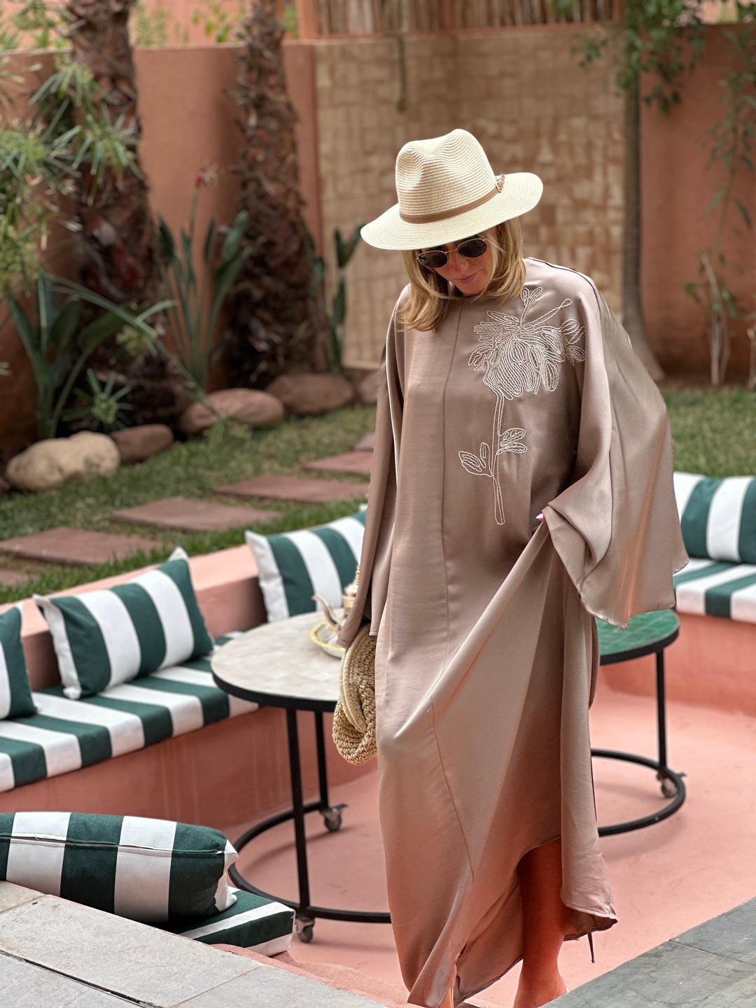 Robe effet soie brodé Taupe/ PF265