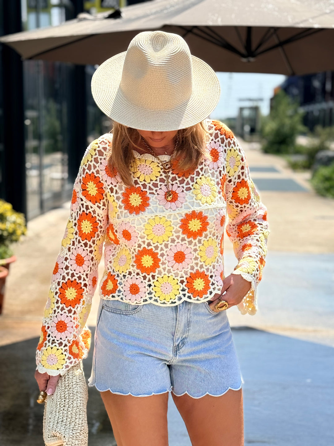 Pull crochet fleurs jaune/orange  D59