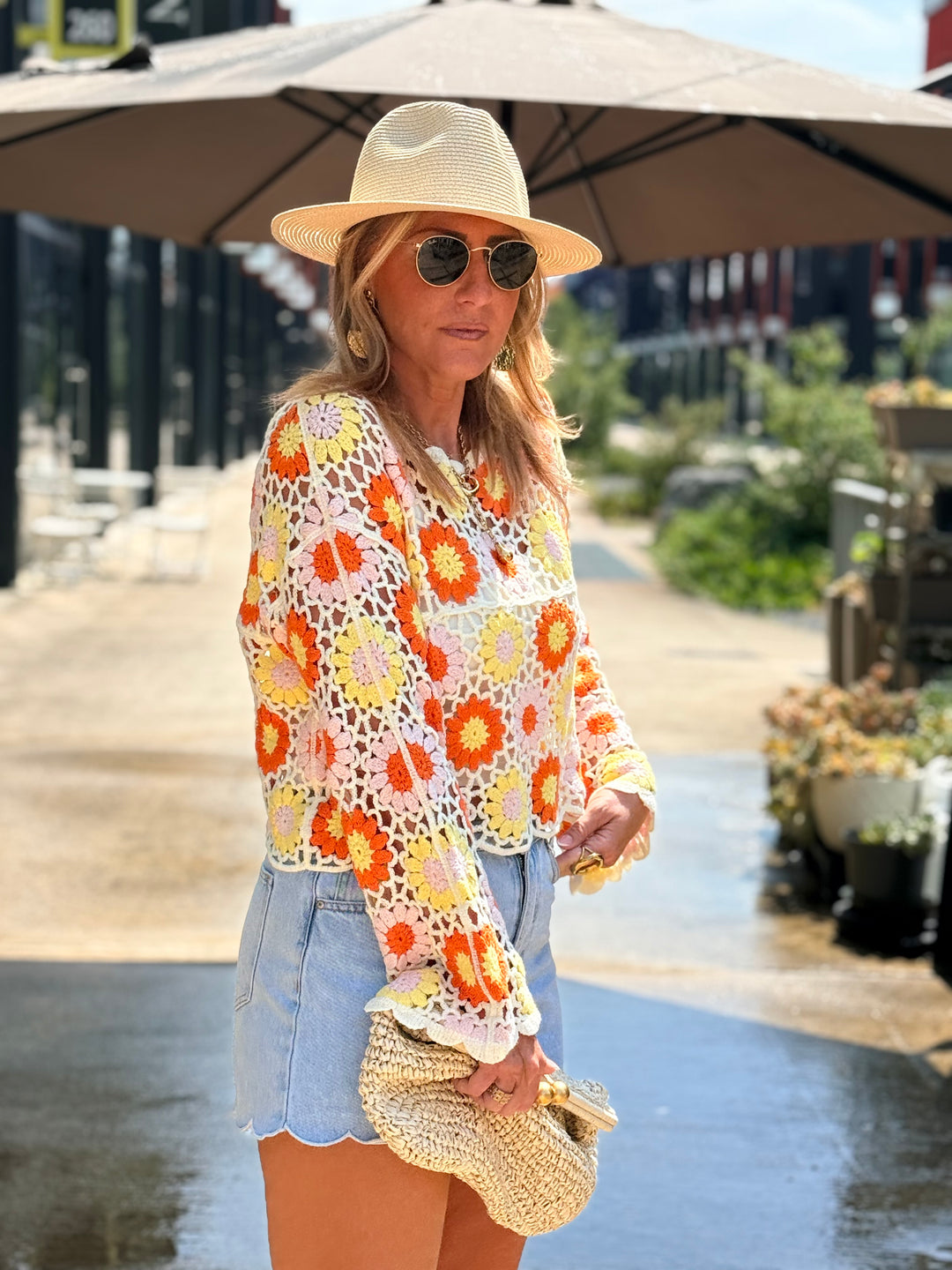 Pull crochet fleurs jaune/orange  D59