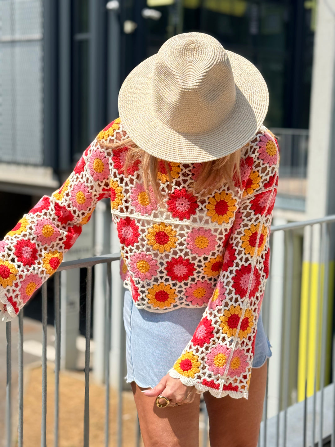 Pull crochet fleurs D59