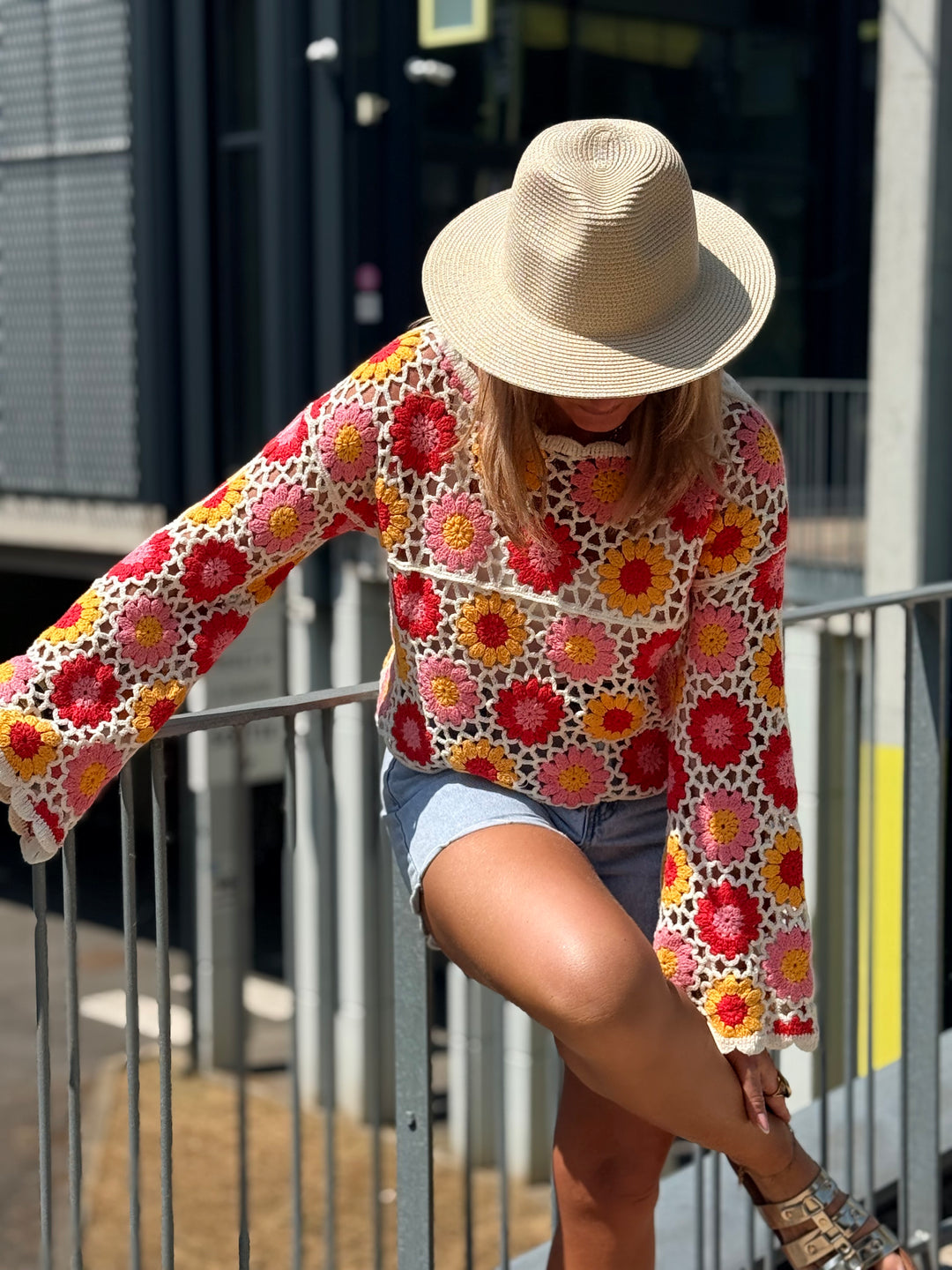 Pull crochet fleurs D59