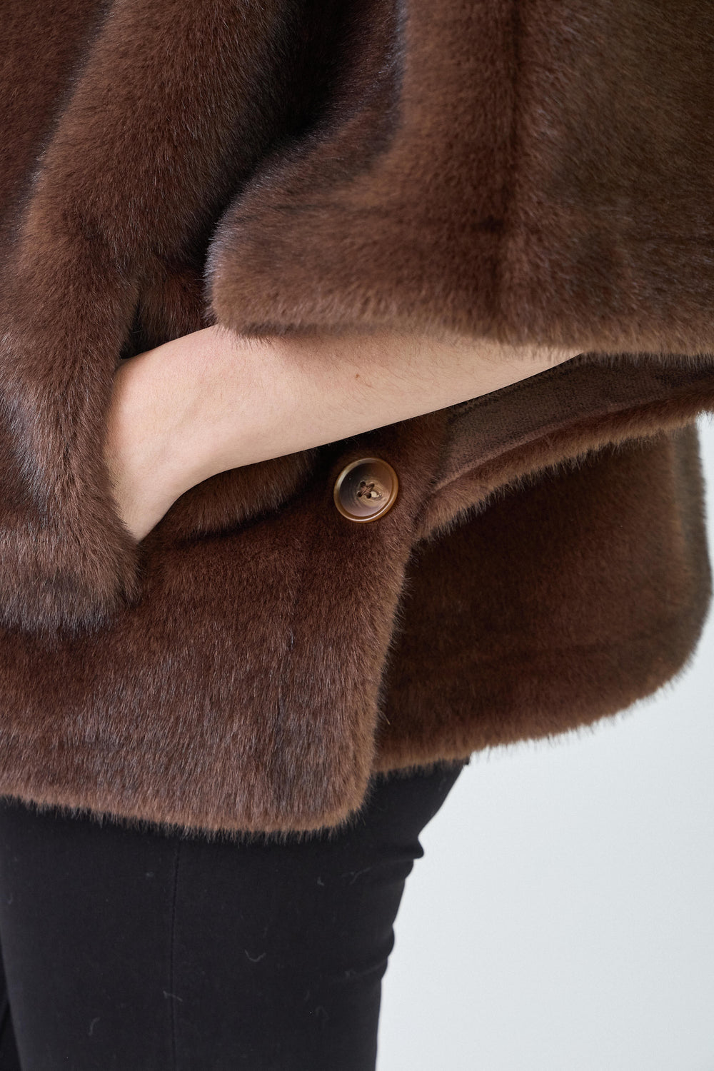 Cape fourrure choco F238550 ( Giovanni)