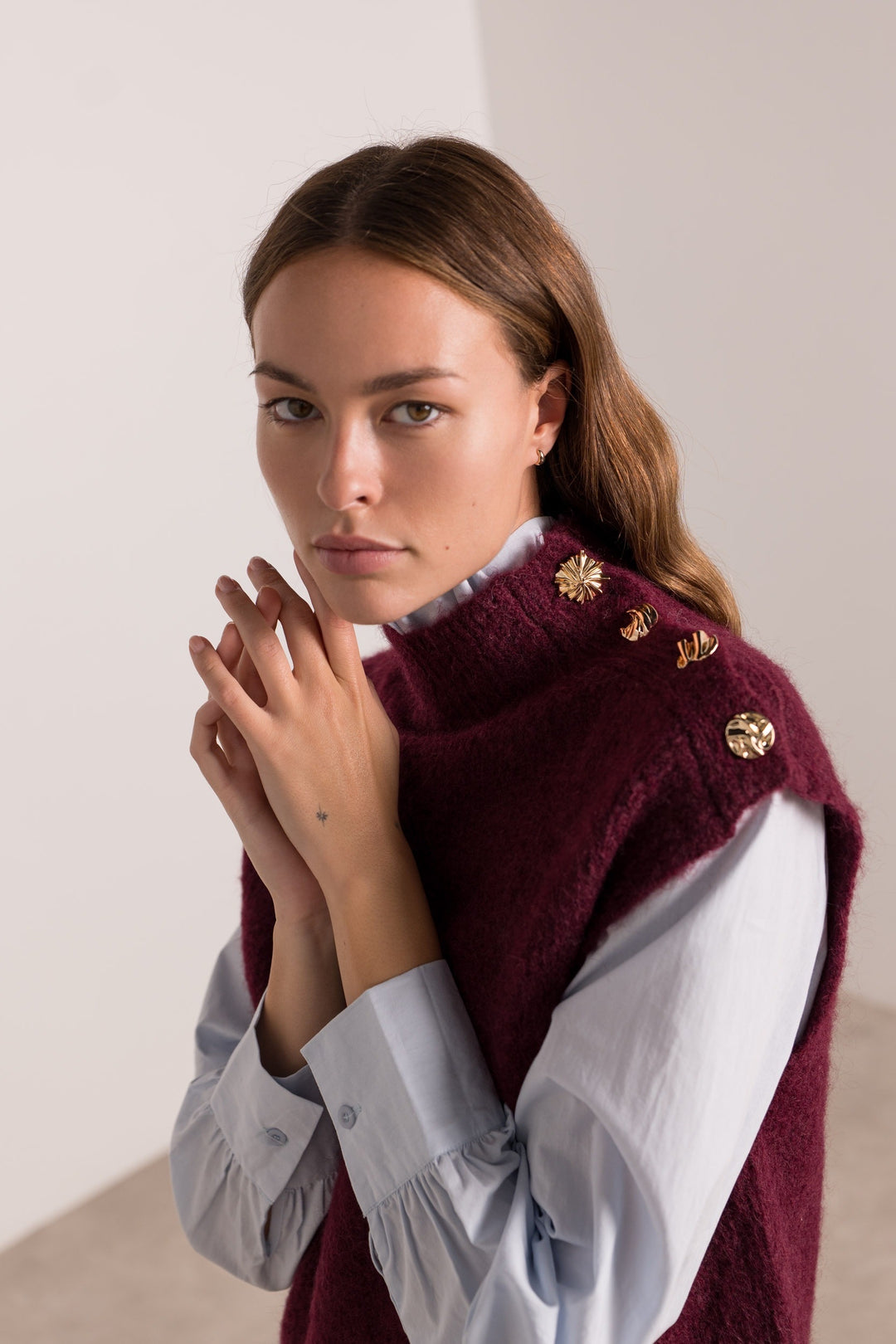 Pull Bordeaux sans manches épaules d’or 2653