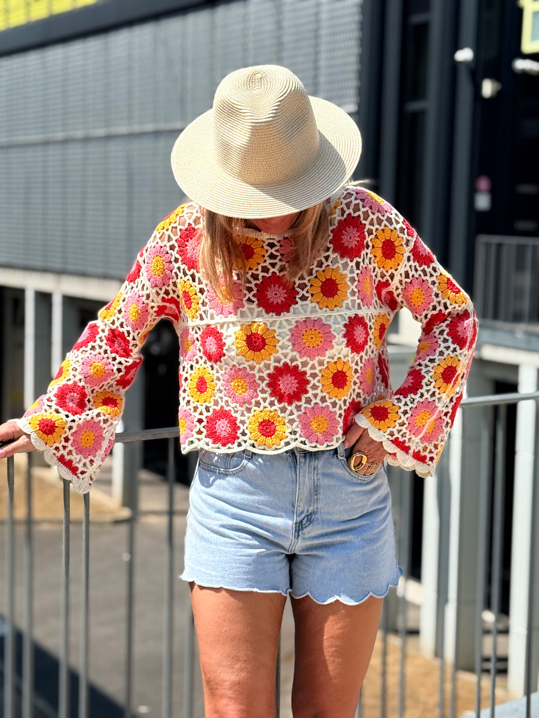 Pull crochet fleurs D59