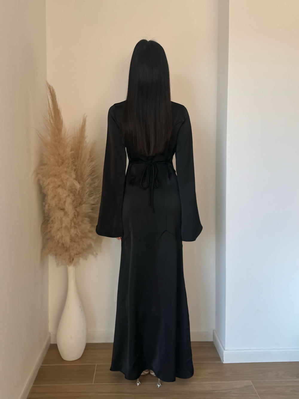 Robe satin serine Noir PF329