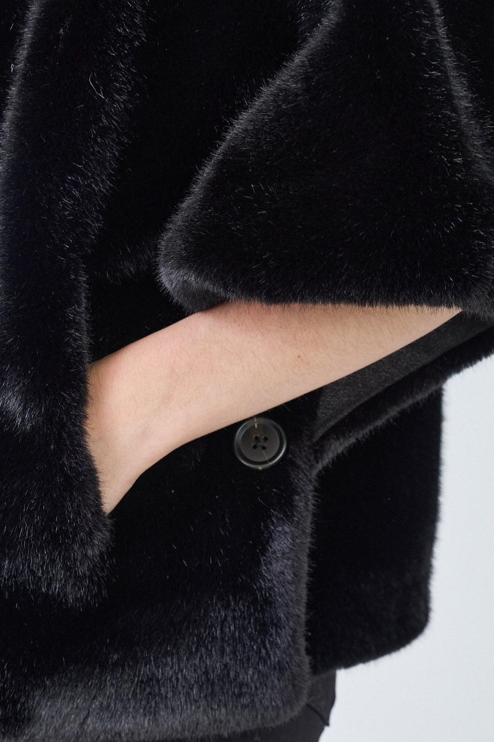 Cape fourrure Noir F238550 ( Giovanni)