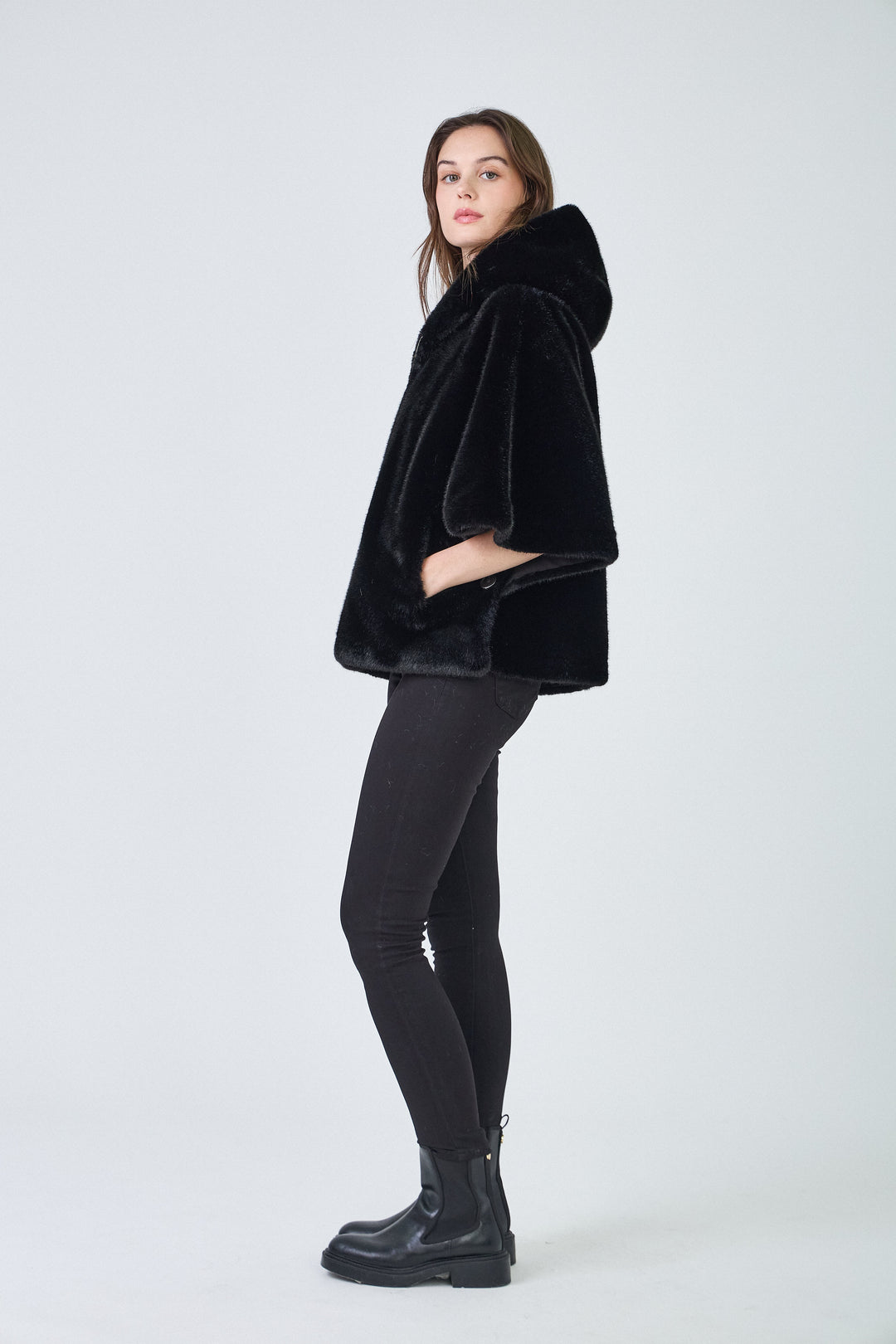 Cape fourrure Noir F238550 ( Giovanni)
