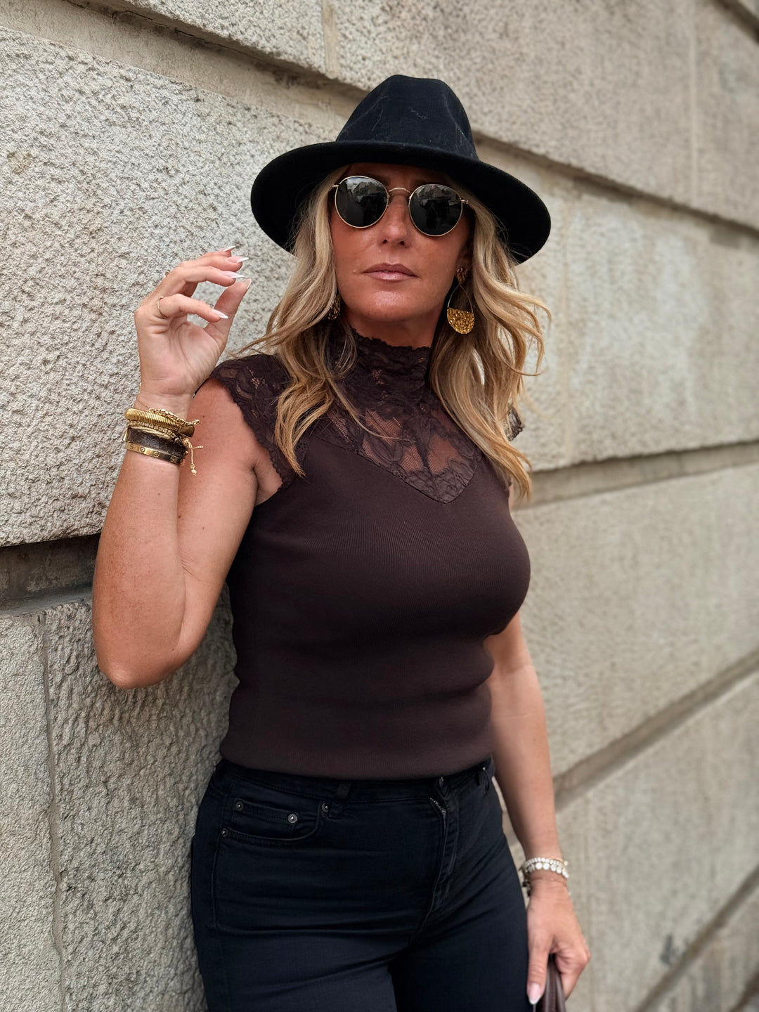 Pull épaules dentelle choco