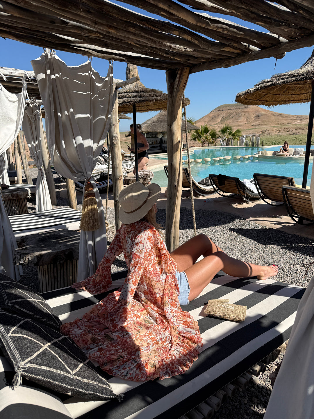 Robe imprimée orange volant en bas 7498