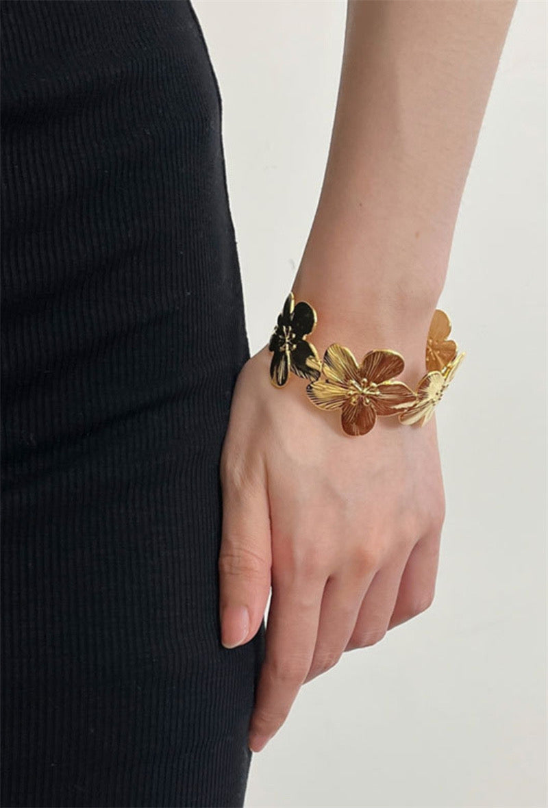 Bracelet manchette fleuri acier