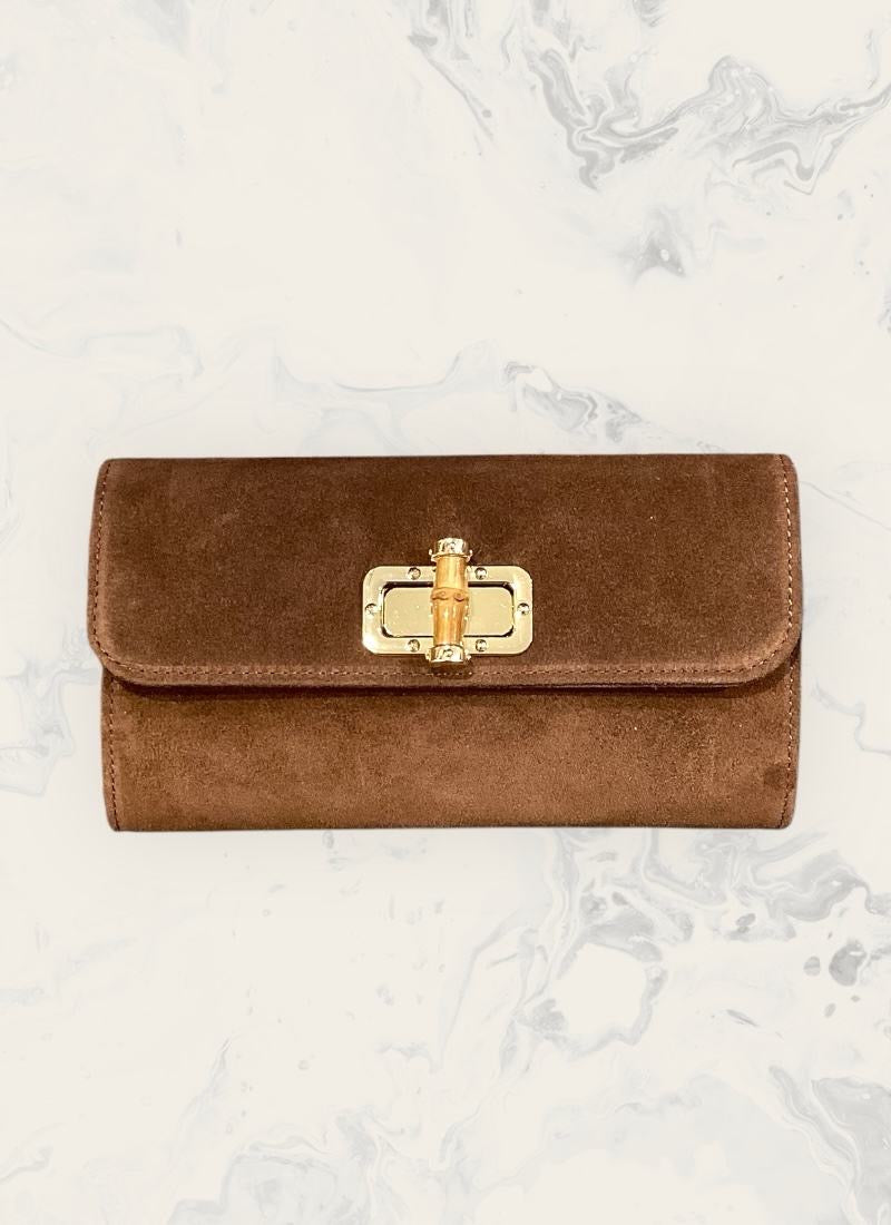 Pochette daim cuir boucle bois