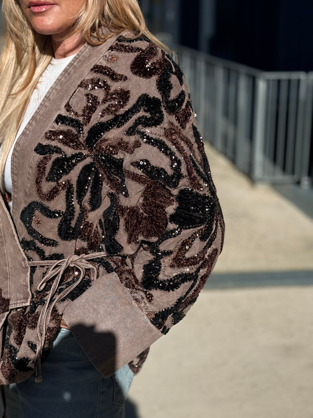 Veste jean brodé perles choco (épais) 6601