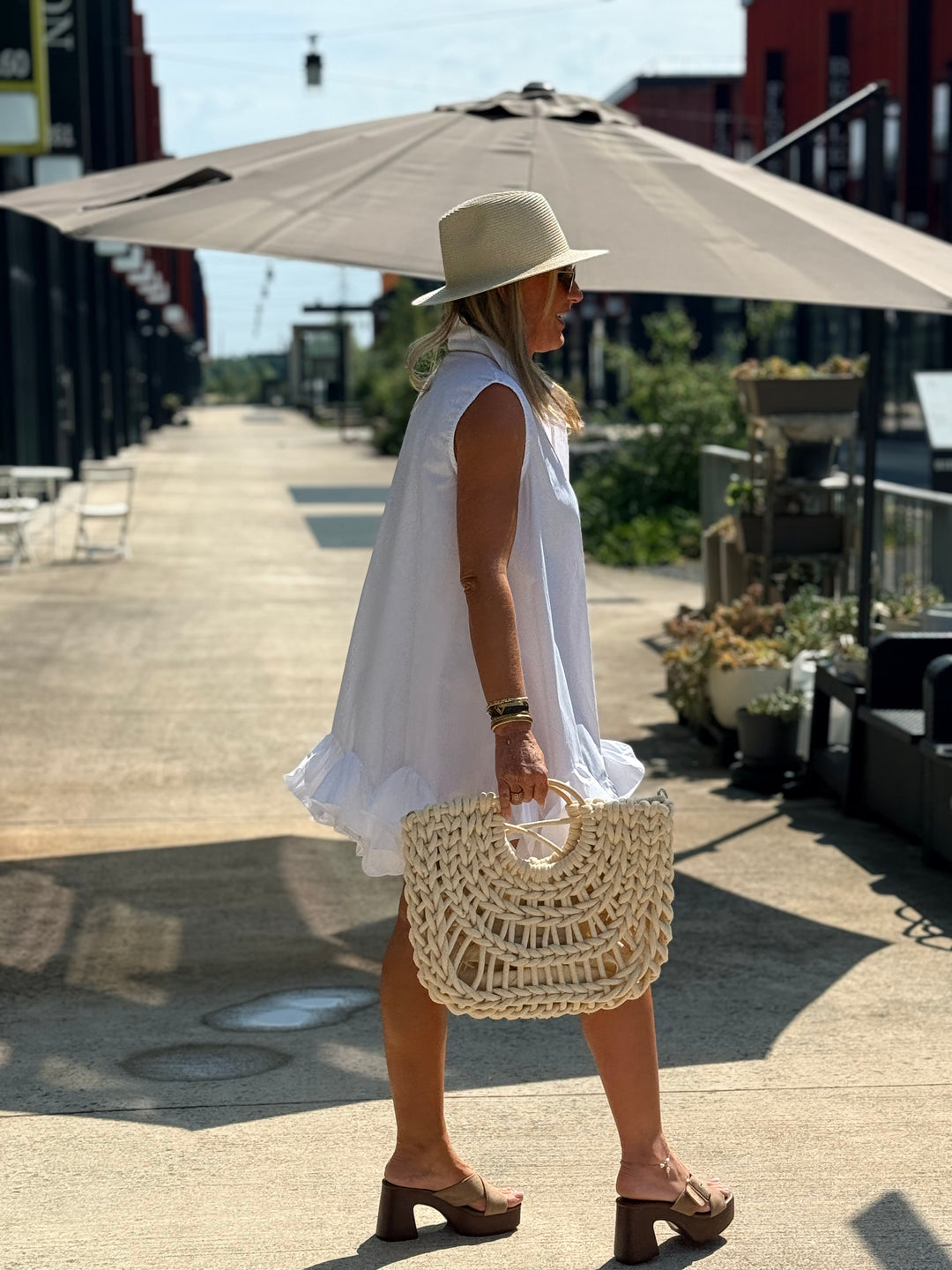 Robe blanc volant en bas