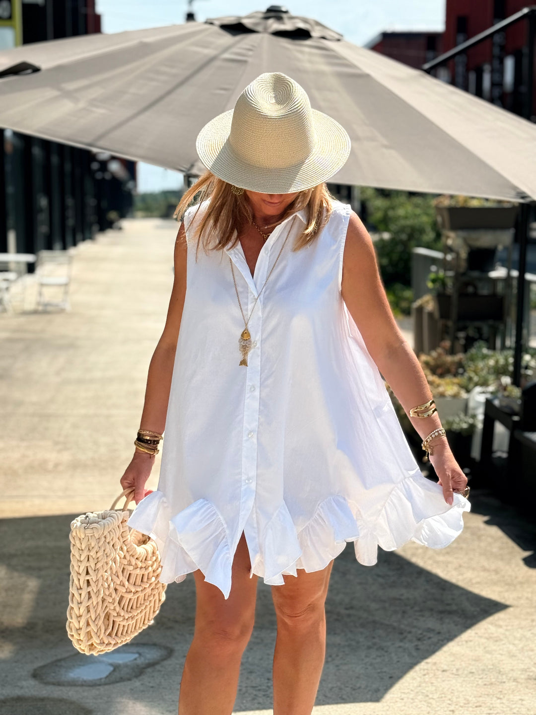 Robe blanc volant en bas