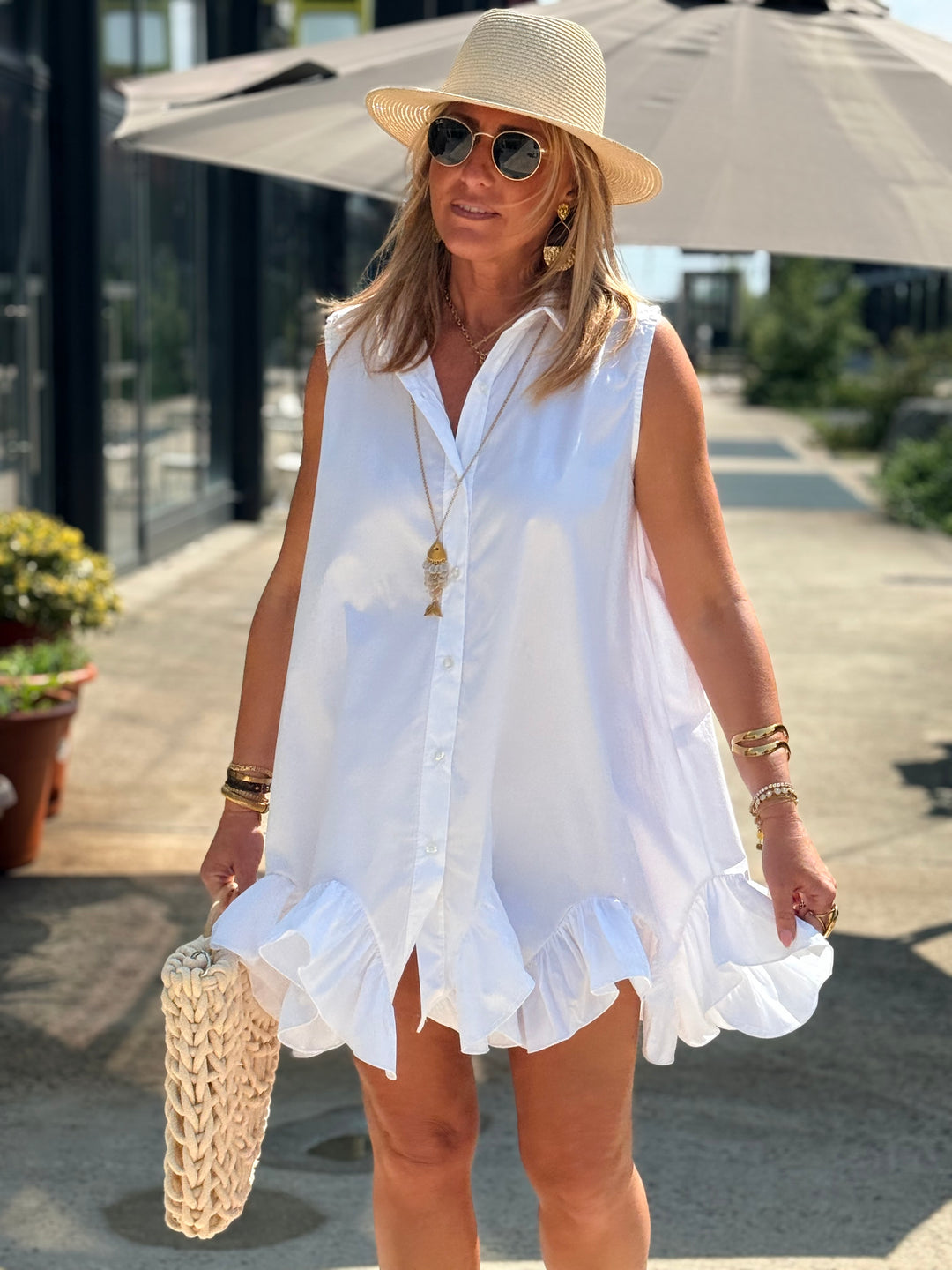 Robe blanc volant en bas