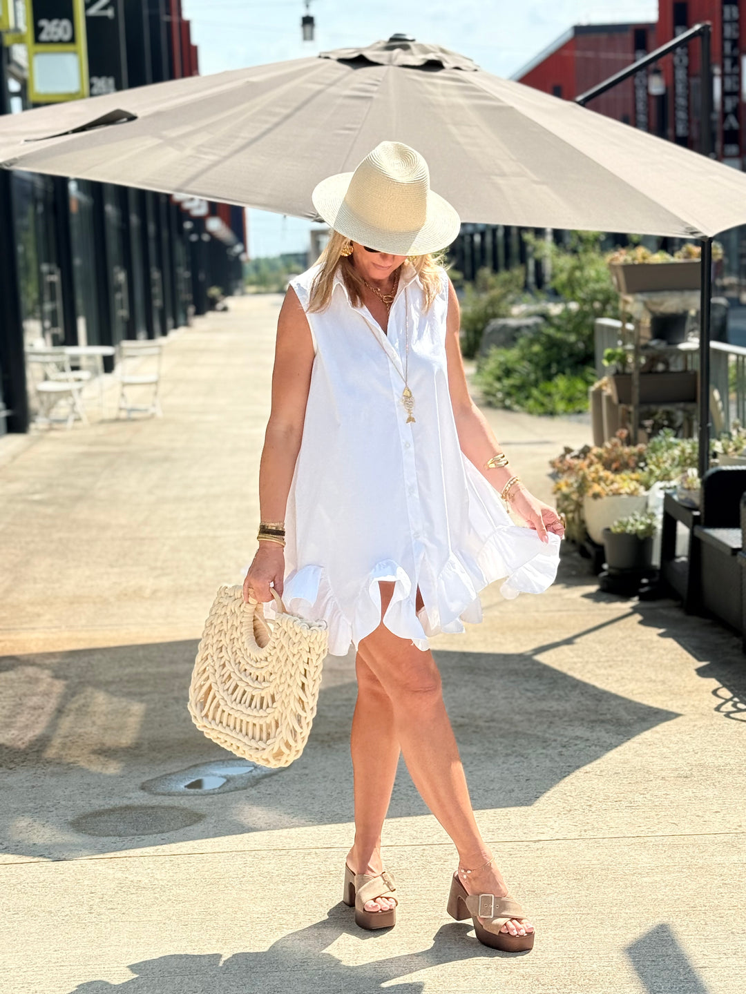 Robe blanc volant en bas
