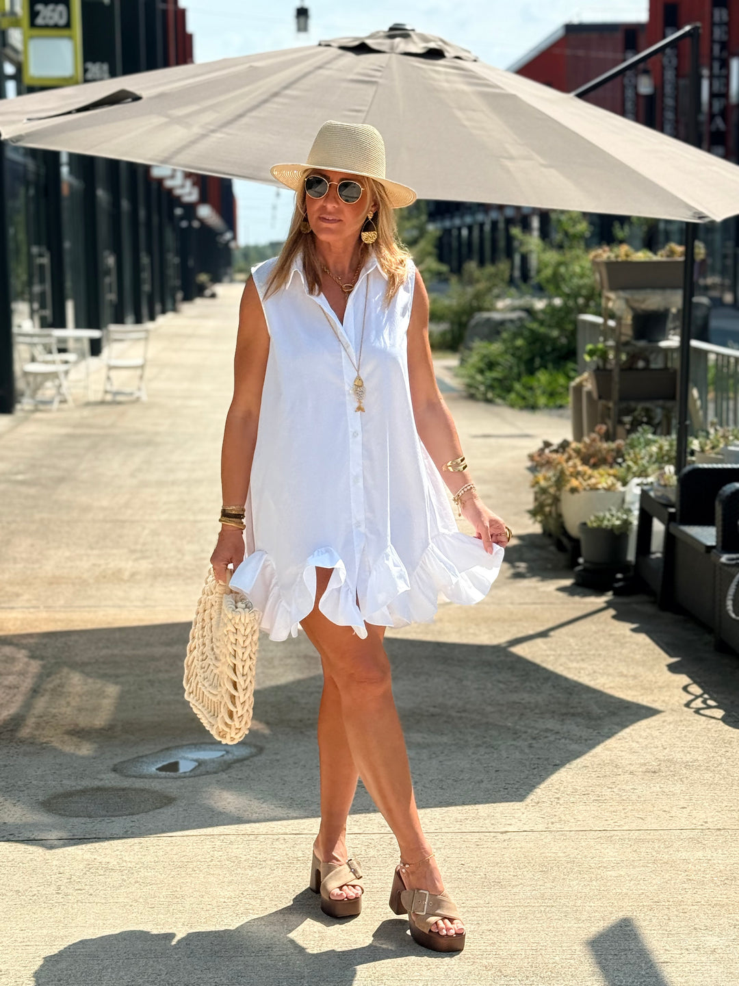 Robe blanc volant en bas