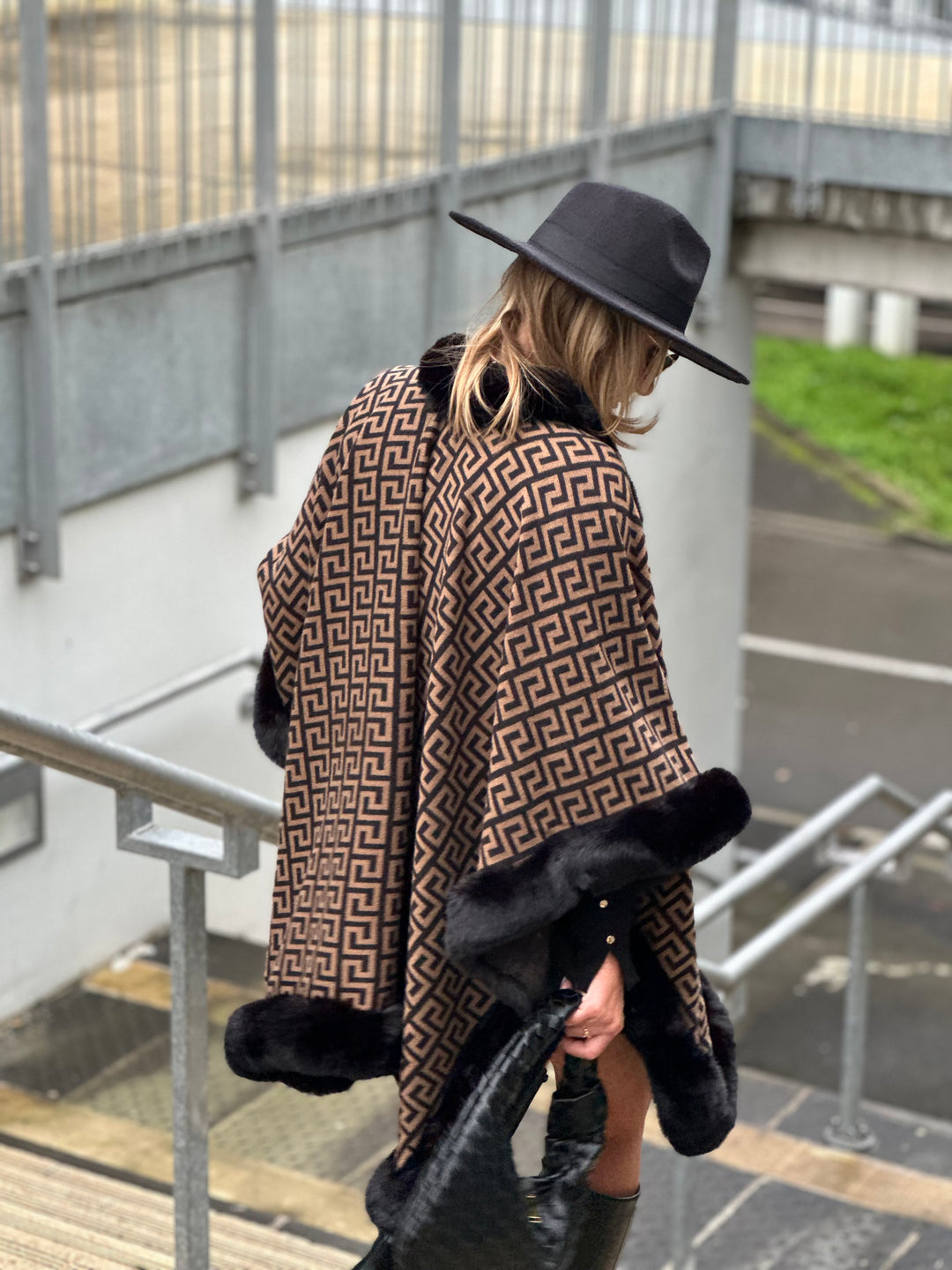 Poncho bandes fourrures F