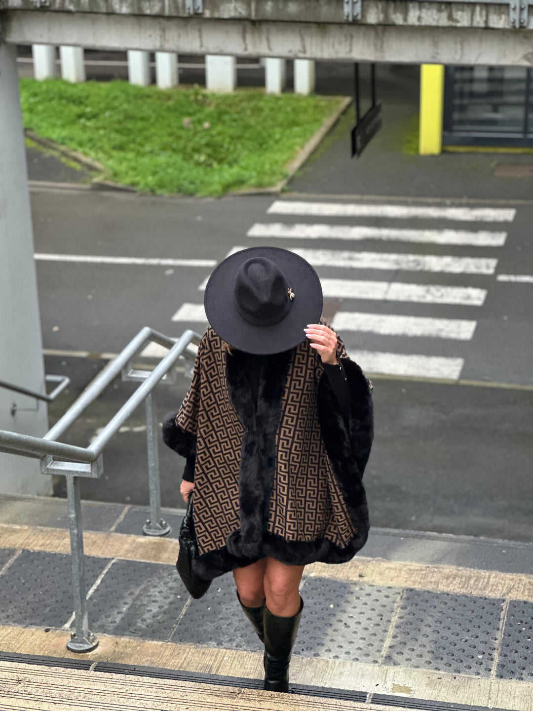 Poncho bandes fourrures F