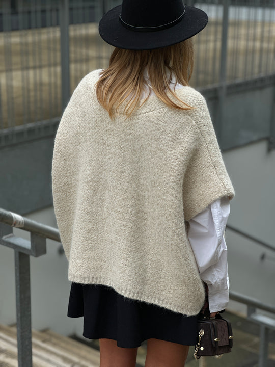 Gilet ecru en maille épais boutons fleurs