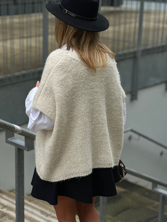 Gilet ecru en maille épais boutons fleurs
