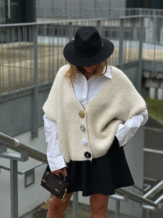 Gilet ecru en maille épais boutons fleurs