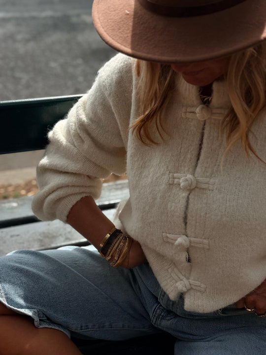 Pull gilet boutons asiatiques Ecru B2023