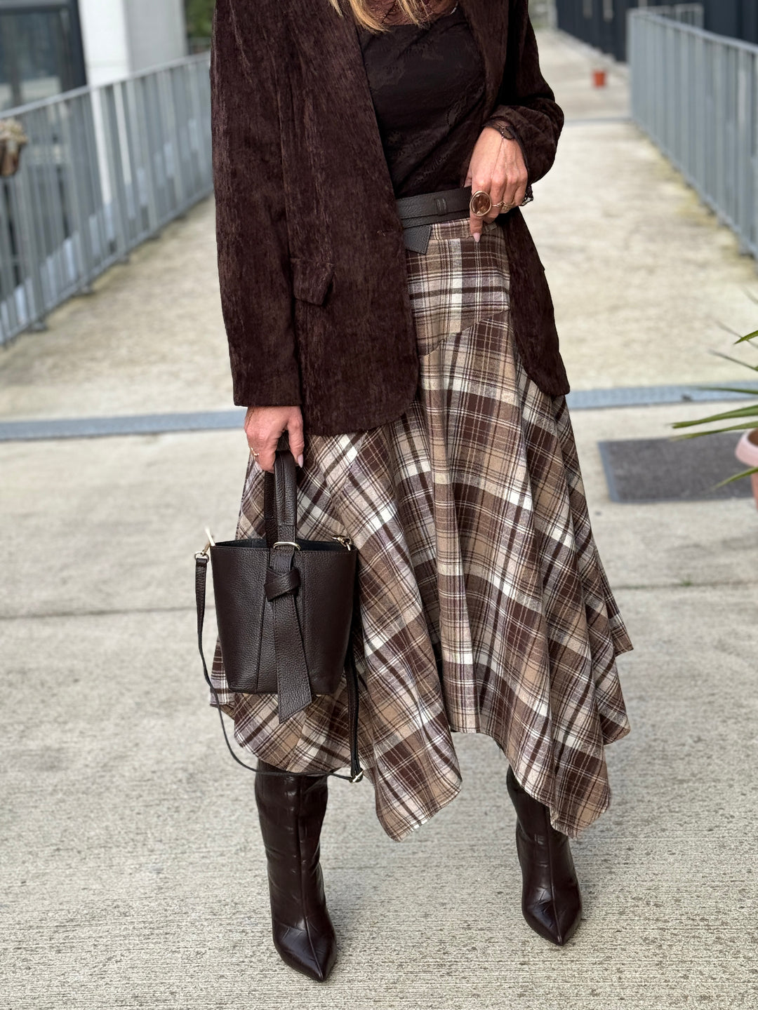 Jupe asymétrique carreaux beige/choco