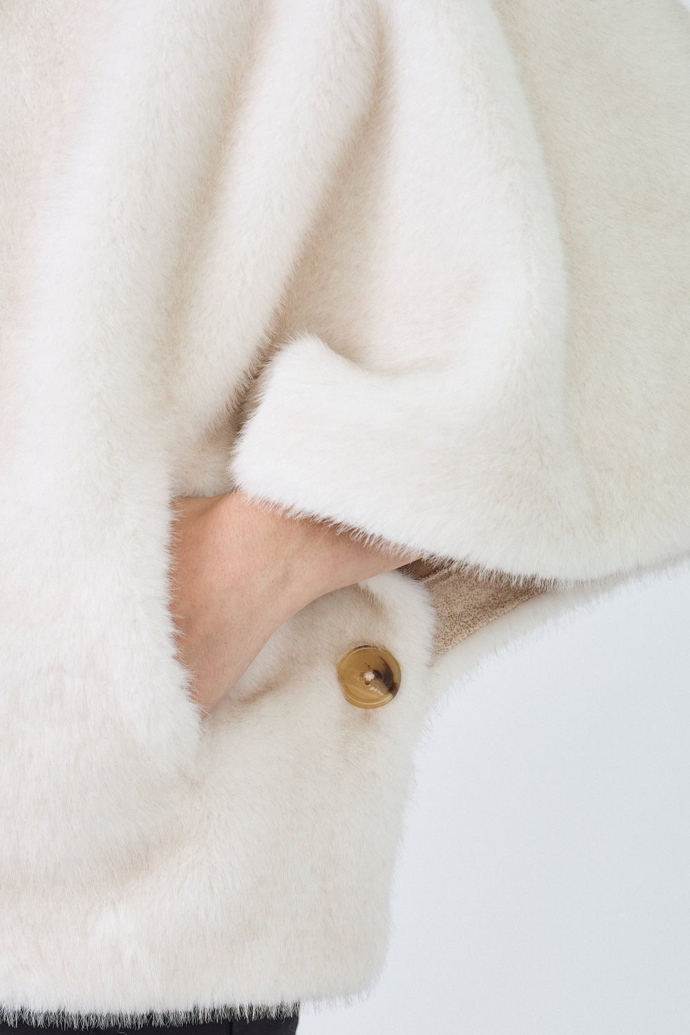 Cape fourrure Ecru F238550 ( Giovanni)