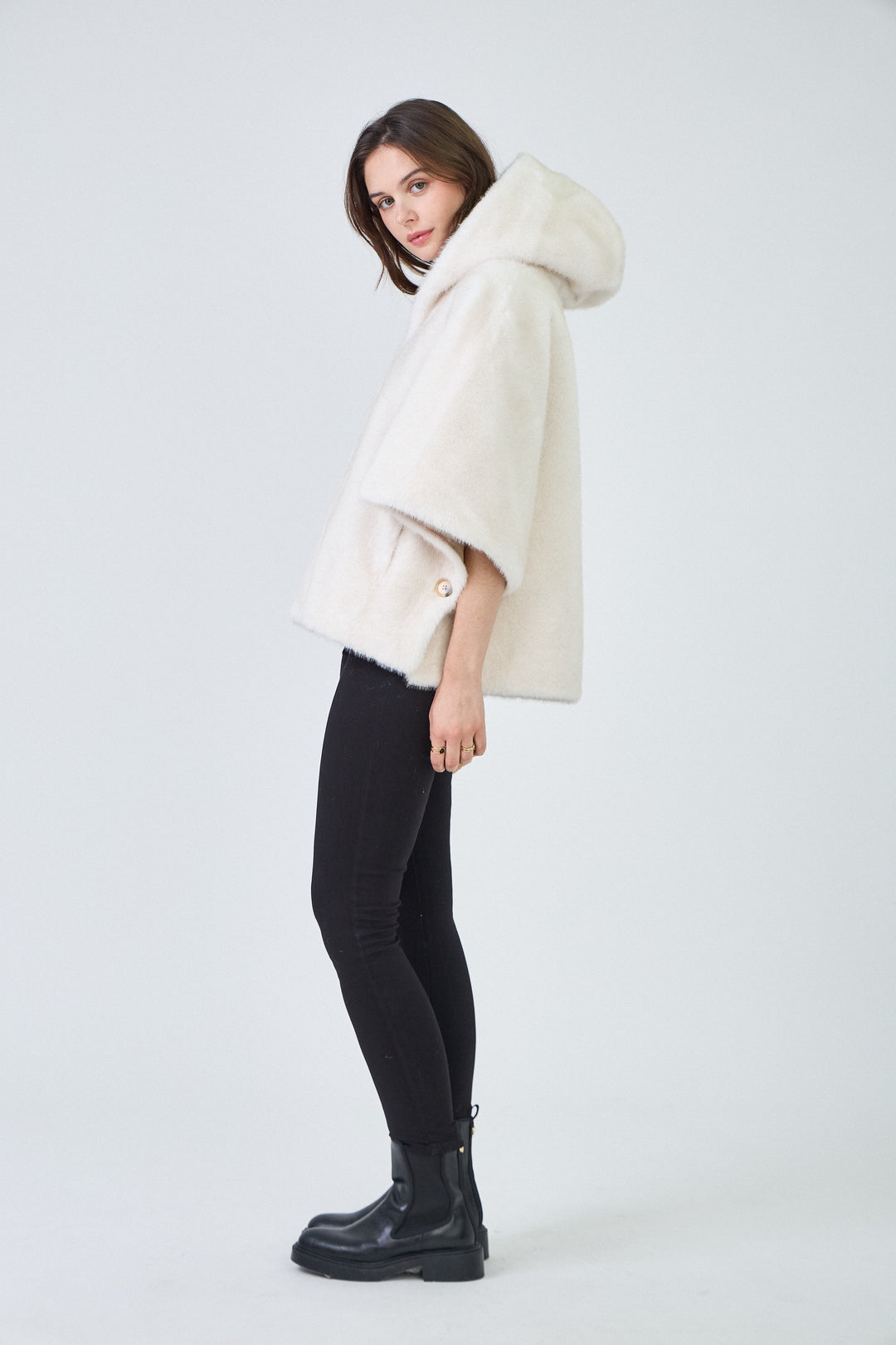 Cape fourrure Ecru F238550 ( Giovanni)