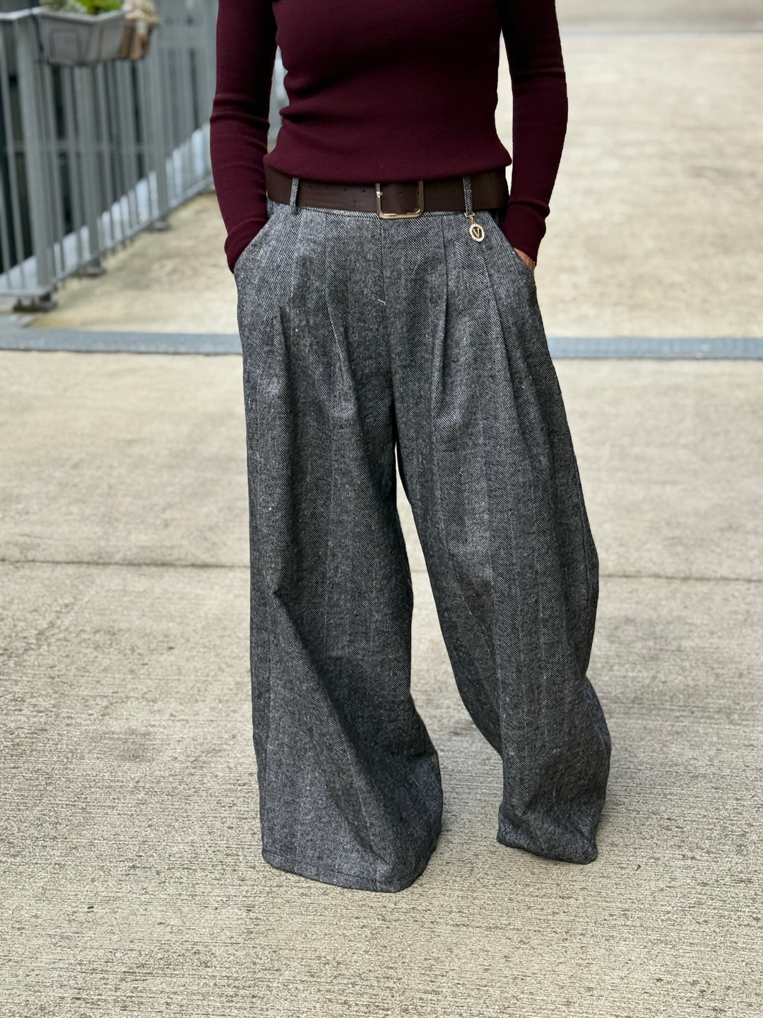 Pantalon pince chevron gris