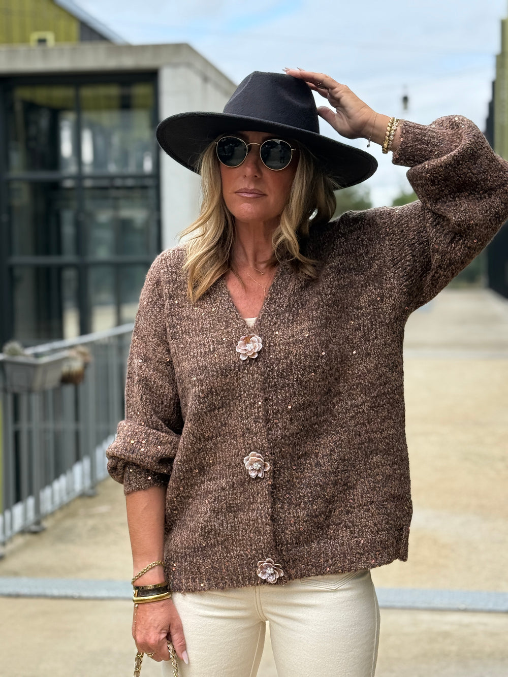 Pull choco boutons fleuris5521