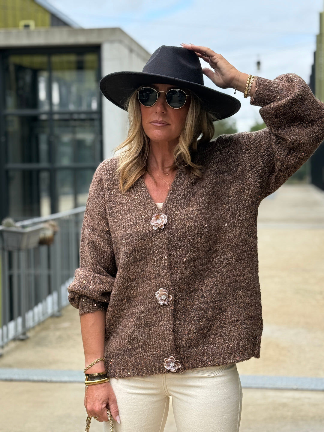 Pull choco boutons fleuris5521
