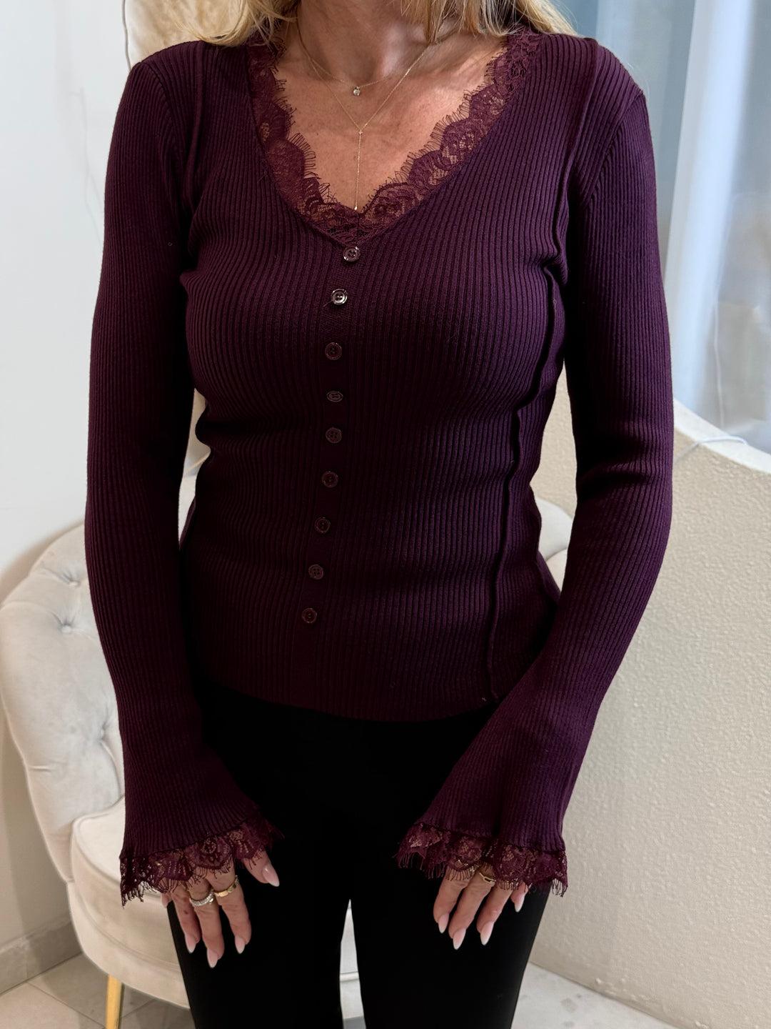 Pull évasé aux dentelles 93013 Bordeaux