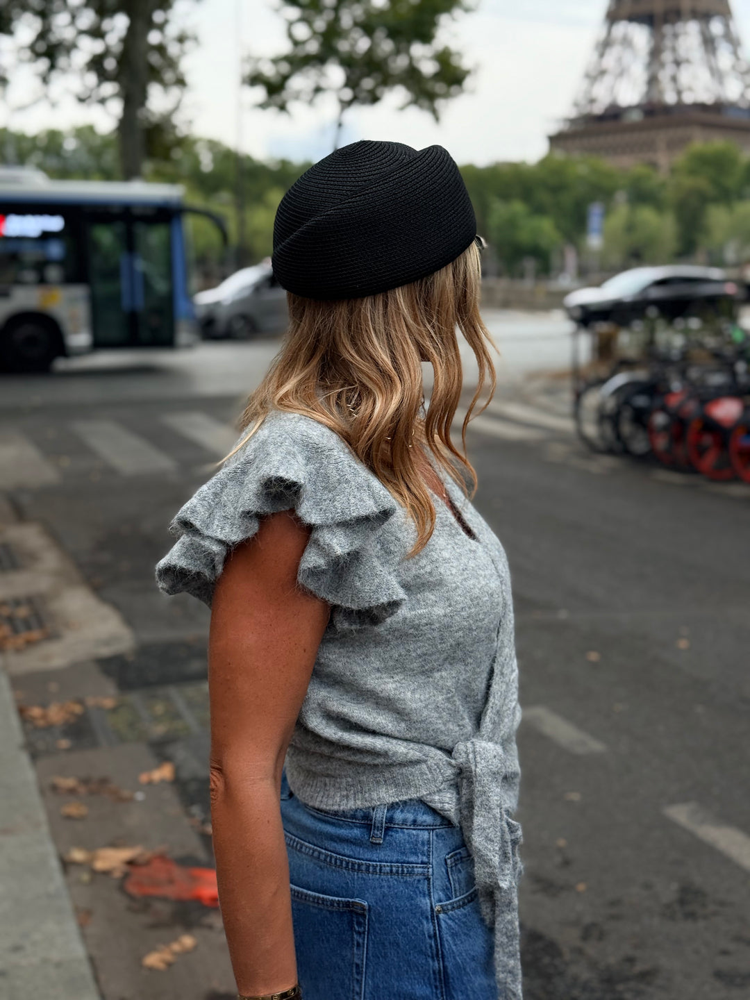 Pull épaules volants gris