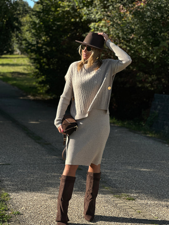 Ensemble Pull tressé boutons or avec robe 1735
