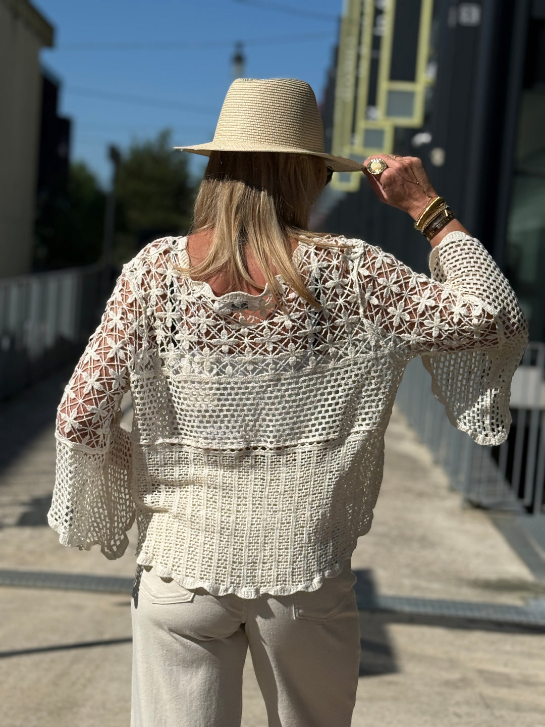 Pull crochet ÉCRU manches longues évasées 8077