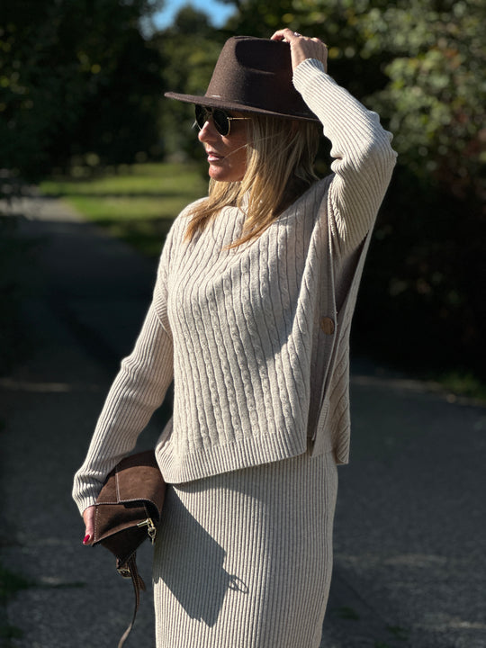 Ensemble Pull tressé boutons or avec robe 1735